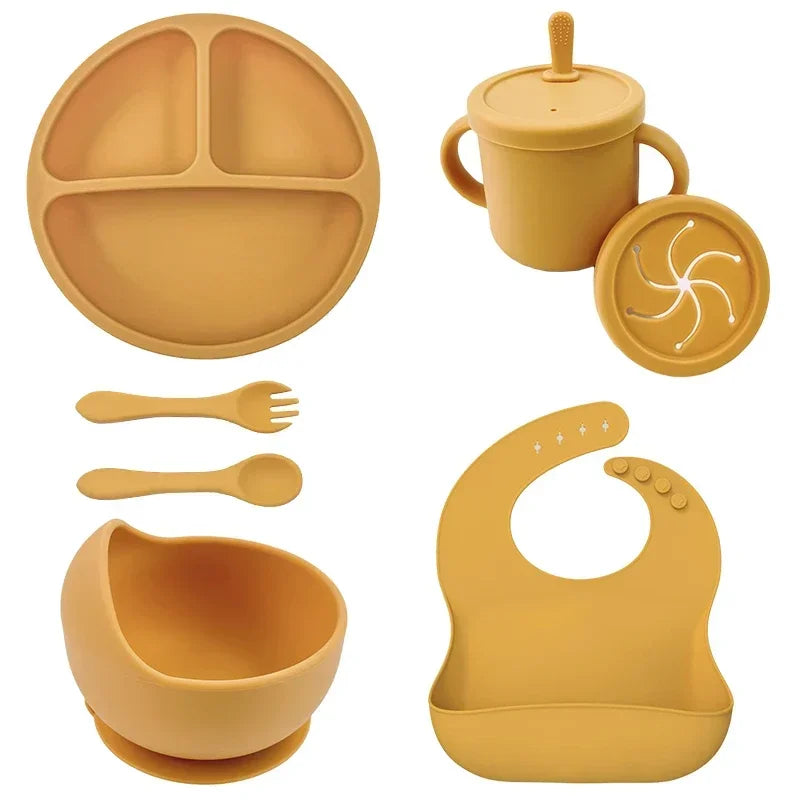 Ensemble Repas Bébé en Silicone Sans BPA – Assiette, Bol à Ventouse, Gobelet, Cuillère & Fourchette