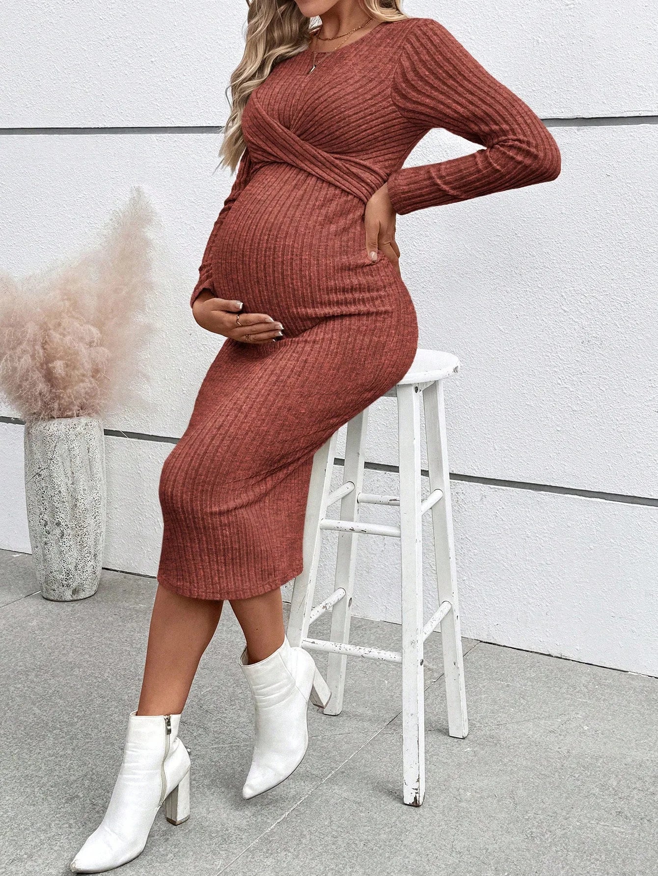 Robe de maternité automne hiver : Élégance, confort et style pour les futures mamans