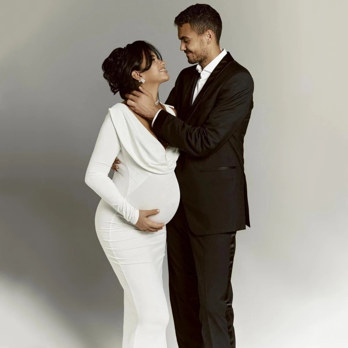 Robe bodycon de maternité à manches longues : Élégance et confort pour célébrer votre grossesse